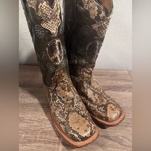 Resistol Ranch  Python and Leather Western Boots With Cutout Peace Sign Sz 10 B